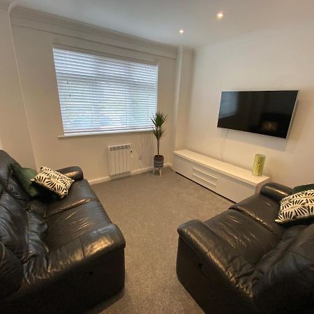 Modern 2 Bedroom Apartment, With Car Parking. Bitton Exterior foto